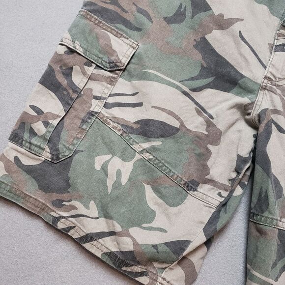 WRANGLER  Camo Cargo Shorts AUTHENTICS ▪︎ Camo Cargo Shorts▪︎ Pockets ▪︎ Size 42 - Picture 7 of 10
